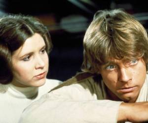 El célebre actor que interpretó a Luke Skywalker, el hermano de Carrie Fisher en Star Wars, Mark Hamill, le dedicó unas emotivas palabras a la Princesa Leia. Foto El País.