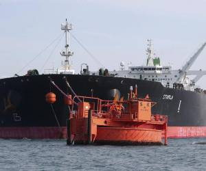 El bloqueo naval estadounidense sobre los puertos iraníes persiste, mientras las conversaciones para alcanzar un acuerdo se mantienen estancadas.