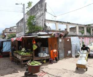 El predio del Mercado Mirna permanece en abandono pese a múltiples promesas de desarrollo.