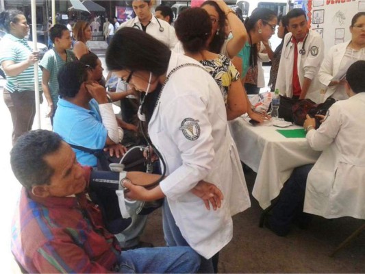 Los estudiantes amenazan con retirarse de sus labores.