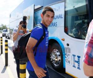 Jonathan Rubio fue uno de los jugadores catrachos que atendió a la prensa a su llegada a San Pedro Sula.