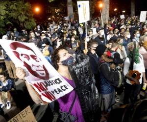 El gobierno de Trump había enviado a los agentes federales a esta ciudad de 650,000 habitantes tras actos de vandalismo contra la sede de la corte federal. Foto: AP