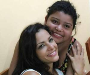 La hondureña no se ha pronunciado sobre las críticas a su hermana ni ha publicado otra foto con ella. Foto: Facebook.