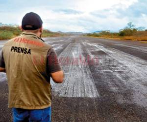 EL HERALDO viajó a los diferentes puntos de Honduras para conocer el estado y el servicio que están prestando las pistas que se construyeron bajo el argumento de que empujarían el despegue de la industria sin chimenea, comprobándose su abandono, así como los inexistente vuelos comerciales prometidos. Fotos: EL HERALDO.