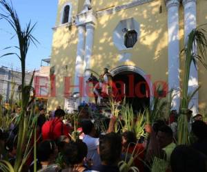 Los feligreses viven con fervor los actos litúrgicos que conmemoran la pasión, muerte y resurrección de Jesucristo. Foto: Marvin Salgado/EL HERALDO