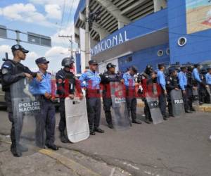 En los alrededores del estadio Nacional estarán agentes policiales brindando seguridad a los aficionados. (Foto: EL HERALDO)