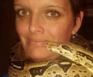 Laura Hurst le gustaba cargar a sus serpientes en sus hombros. Foto: Redes sociales
