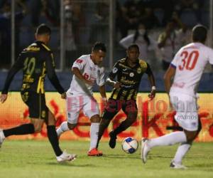 Olimpia y Real España protagonizaron un dramático partido que se definió en los minutos finales. Foto: Emilio Flores | EL HERALDO