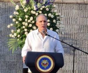 Momento en que Nasry 'Tito' Asfura, alcalde capitalino, pronuncia su discurso en la Plaza de las Banderas.