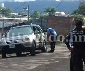 El vehículo quedó en la calle principal de dicha colonia (Foto: El Heraldo Honduras/ Noticias de Honduras)