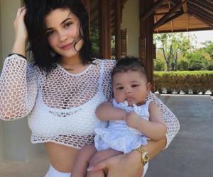 Los rumores sobre la paternidad de la hija de Kylie comenzaron con la divulgación de unas fotografías. Foto: Instagram