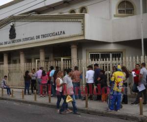 Carlos Silva, vocero del Poder Judicial, dijo que la audiencia inicial continuó en el Juzgado de Letras con Competencia Nacional en materia de corrupción de la capital.