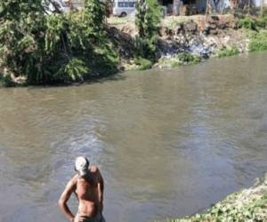 El cuerpo estaba a la orilla del río El Sauce de la ciudad de San Pedro Sula.