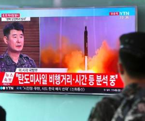 El misil Hwasong-14, según los expertos, es capaz de alcanzar el territorio de Alaska. Foto: AFP