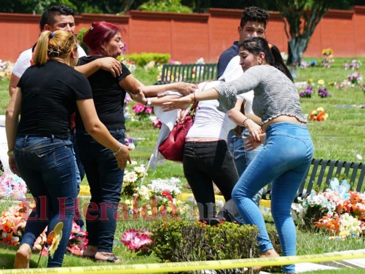 Cuatro personas muertas y varias heridas dejó una balacera en el cementerio Jardines del Recuerdo de la ciudad de San Pedro Sula, en la zona norte de Honduras. Foto: EL HERALDO.