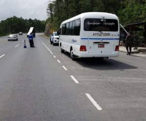 Cuatro personas, que también iban como pasajeros, resultaron heridos por el fuerte tiroteo.
