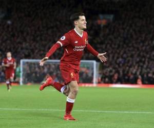 El Barça ya intentó fichar a Coutinho en agosto, pero tuvo que renunciar por las pretensiones económicas del Liverpool, consideradas 'exorbitantes', según un dirigente del club azulgrana, al rondar los 200 millones de euros.