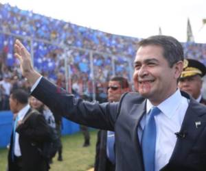 Sonriente llegó esta mañana el mandatario para juramentar como presidente de Honduras nuevamente. (Foto: El Heraldo Honduras/ Noticias Honduras hoy)