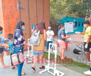 Más de 500 empleados y dueños de unos 80 negocios turísticos en Comayagua esperan aplicarse vacunas anticovid. Foto: El Heraldo