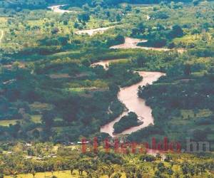 Una de las vías se construye de Olancho a Gracias a Dios. Foto: El Heraldo