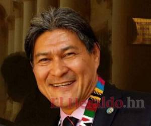 El representante de la empresa Elmed Medical System, el guatemalteco Axel López.