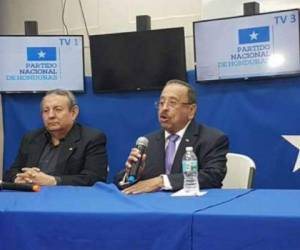 Guillermo Pérez y Oswaldo Ramos Soto dieron una conferencia de prensa en donde dijeron que el Partido Nacional no aceptaba las declaraciones de Almagro. Foto: EL HERALDO