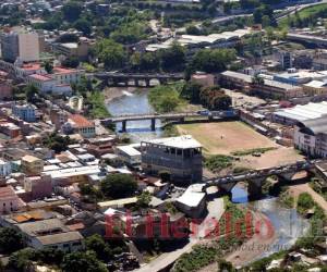 El puente Mallol une a Tegucigalpa con su ciudad gemela Comayagüela. Foto: Alex Pérez/El Heraldo