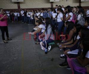 El primer cuatrimestre del Bachillerato Acelerado en Ciencias y Humanidades fue inaugurado este fin de semana en el Instituto Mixto Hibueras. La directora del centro, Lizeth Navarro, compartió los lineamientos a seguir. Foto: Johny Magallanes/EL HERALDO