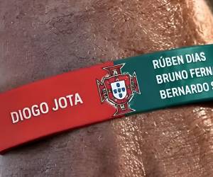 Los jugadores de la selección de Portugal rinden homenaje en el Mundial de 2026 a su fallecido compañero Diogo Jota con una pulsera con el nombre del delantero que les ha regalado el primer ministro del país, Luís Montenegro. Aquí los datos de la tragedia que arrebató su vida y por lo que hoy le rinden homanaje.