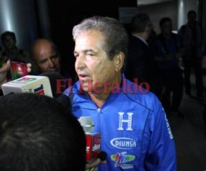 Jorge Luis Pinto habló con la prensa en Costa Rica a su llegada desde El Salvador. (Foto: EL HERALDO)