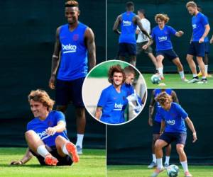 El delantero francés Antoine Griezmann se ejercitó este lunes junto a sus nuevos compañeros en el primer entrenamiento de pretemporada del FC Barcelona, tras su fichaje por el club azulgrana. (Fotos: AFP)