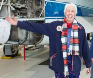 A los 82 años, esta mujer de pelo plateado y energía inagotable se convirtió en la persona de mayor edad en viajar al espacio. Foto: AP