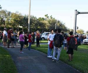 Un total de 17 personas murieron en el tiroteo registrado en la escuela secundaria Marjory Stoneman Douglas en Parkland,. Foto: Agencia AFP