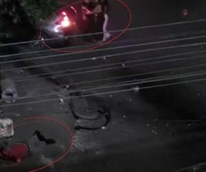 El 911 coordinó la atención de emergencia para asistir a la víctima que yacía tirada en la acera.