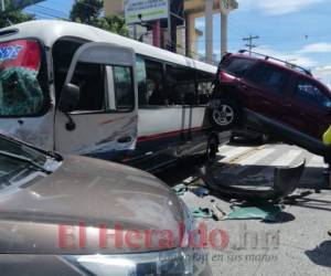 El accidente de tránsito se registró en el bulevar Centroamérica a la altura del Instituto de Previsión Militar (IPM). Foto: Estalin Irías/EL HERALDO.