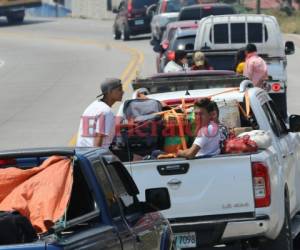 Así luce este domingo la salida al sur de la capital. En masivas caravanas retornan los veraneantes que salieron a disfrutar del feriado de Semana Santa. Foto Jimmy Argueta.