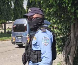 Elementos de la Policía Nacional llegaron horas después a la escena del crimen.