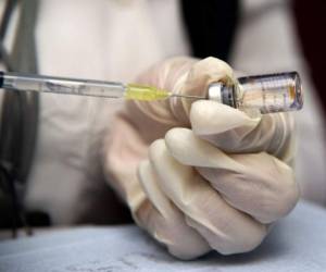 Covax es una iniciativa que busca garantizar el acceso equitativo de las vacunas a los países miembros. Foto: AFP
