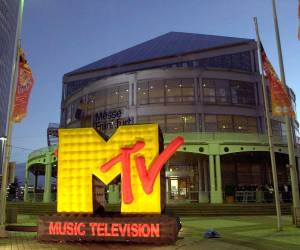 La cadena MTV apagó sus canales musicales en numerosos países al iniciar 2026, poniendo fin a décadas de emisión continua de videoclips fuera de Estados Unidos.