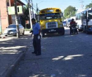 Las víctimas del ataque en la terminal de buses fueron llevadas al Hospital Regional de Atlántida, pero una de ellas no logró ingresar con vida. Foto: Cortesía