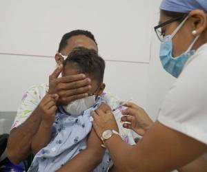 Los padres de familia o encargados pueden llevar a partir de este 22 de diciembre a los niños de 6 meses y más a vacunar contra el covid.