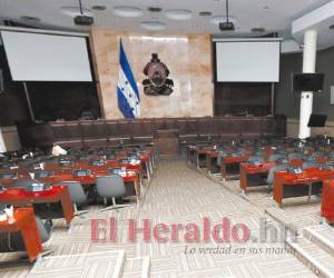 Vacías lucen las instalaciones del Congreso Nacional debido a la suspensión de sus actividades hace dos semanas por la “insurrección legislativa” del partido Libre.