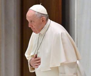 En un gesto poco usual, el papa Francisco, se trasladó a la sede de la embajada rusa ante la Santa Sede, a pocos metros del Vaticano.