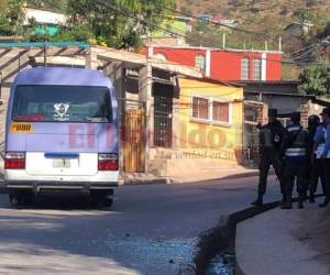 La unidad atacada cubría la ruta Los Pinos - Residencial Honduras-Mercado. Fotos: Alex Pérez/El Heraldo.
