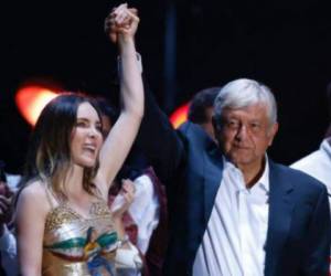 La cantante Belinda celebra el triunfo de Andrés Manuel López Obrador. Foto Twitter