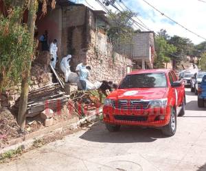 Personal de Medicina Forense realizó el levantamiento del cadáver del sexagenario para realizar la respectiva audiencia en la morgue del Ministerio Público.