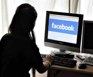 Los solicitantes tendrían que revelar dónde han trabajado y a dónde han viajado en los últimos 15 años. Foto: Agencia AP.