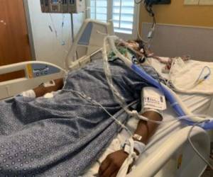 Con un video donde aparece un hombre llegando a una tienda y luego subiéndose a una camioneta Ford blanca, la policía de Phoenix busca dar con el paradero del sospechoso de atacar al hondureño. Foto: Univisión/Twitter