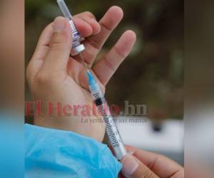 Primeras y segundas dosis continúan siendo aplicadas por el Seguro Social. Foto: David Romero/ EL HERALDO