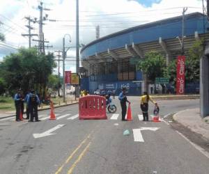 Seis anillos de seguridad colocó la Policía Nacional en las cercanías al Estadio Nacional de Tegucigalpa (Foto: Raxa Mayorga/OPSA)